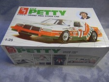 1/25 SCALE VINTAGE AMT 1983 7-ELEVEN KYLE PETTY GRAND PRIX STOCKER MODEL-SEALED