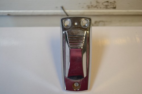 Attwood Stern Light Base 911337 Chrome Plug in 2 Pin - Imagen 2 de 3