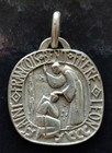 Médaille religieuse argenté milieu XXe "St François (d'Assise) bénit Frère Léon"