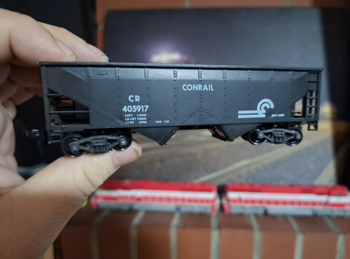 Tolva de carbón Train miniatura Conrail 2 bahías - CR #405917 - CAJA INCORRECTA | Condition: Used