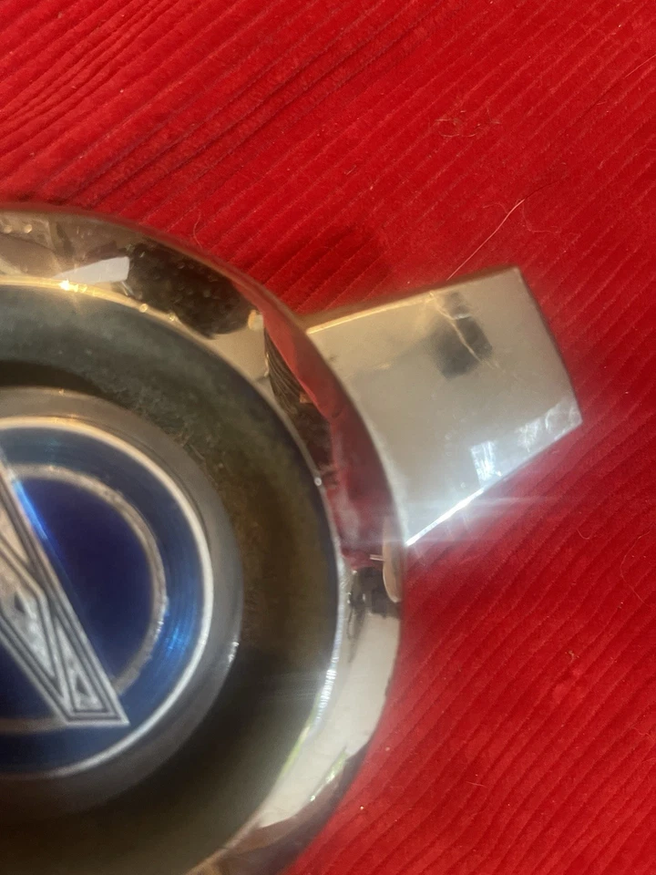 Ford Mustang 1965-1966 tapacubos de rueda de alambre giratorio vintage original usado Foto 2 de 4