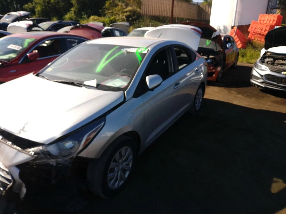 Conjunto de espejo retrovisor derecho Hyundai Accent 2019 plateado fabricante de equipos originales usado 104 k millas Foto 3 de 4