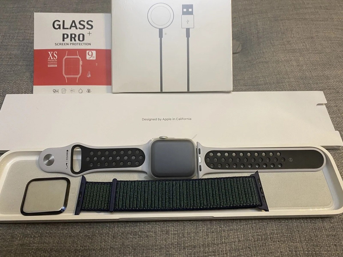 Apple Watch Series 4 Nike+ 40mm Silver Aluminum Case W/Pure