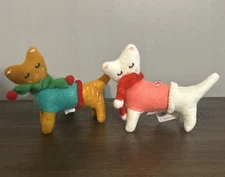 TARGET WONDERSHOP CHRISTMAS TREE ORNAMENT  CATS W/SCARF & SWEATER X 2