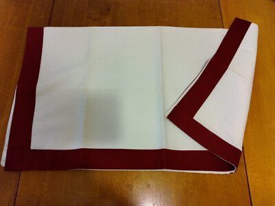 HORSE SADDLE TOWEL WHITE/BURGUNDY 36'' X 38 POLY COTTON BLEND WASHABLE