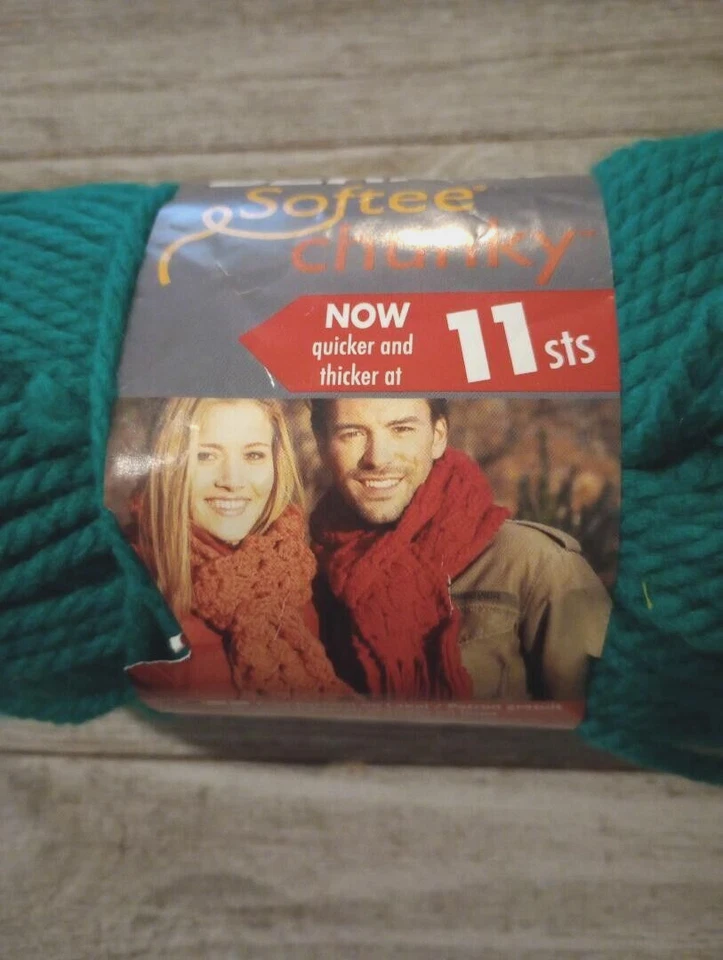 yarn Bernat softee chunky crochet knit emerald green #6 lot #26819 - Image 2 of 3
