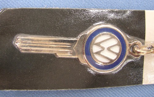 VW Yellow Gold Plated Vintage Key / Key ring Volkswagen 1970 1971 1972 1973 1974 - Picture 4 of 6