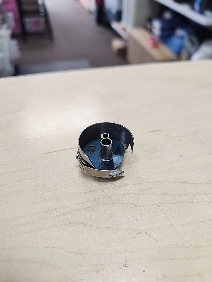 Estuche de bobina para máquina de coser Consew Chandler 18045 se adapta a muchos modelos Foto 3 de 3