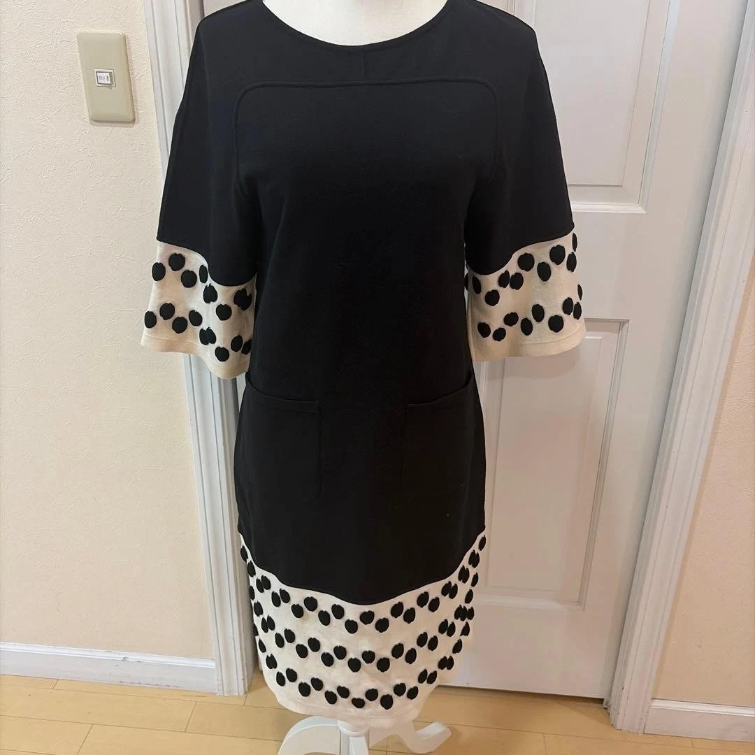Chanel — CHANEL Black Beige Polka Dot Knit Dress Knee Length Size 38 Authentic SR2121