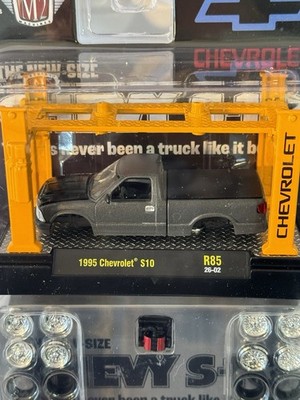 M2 Machines Model Kit 1995 Chevrolet S10 Gray Black Diecast Pickup