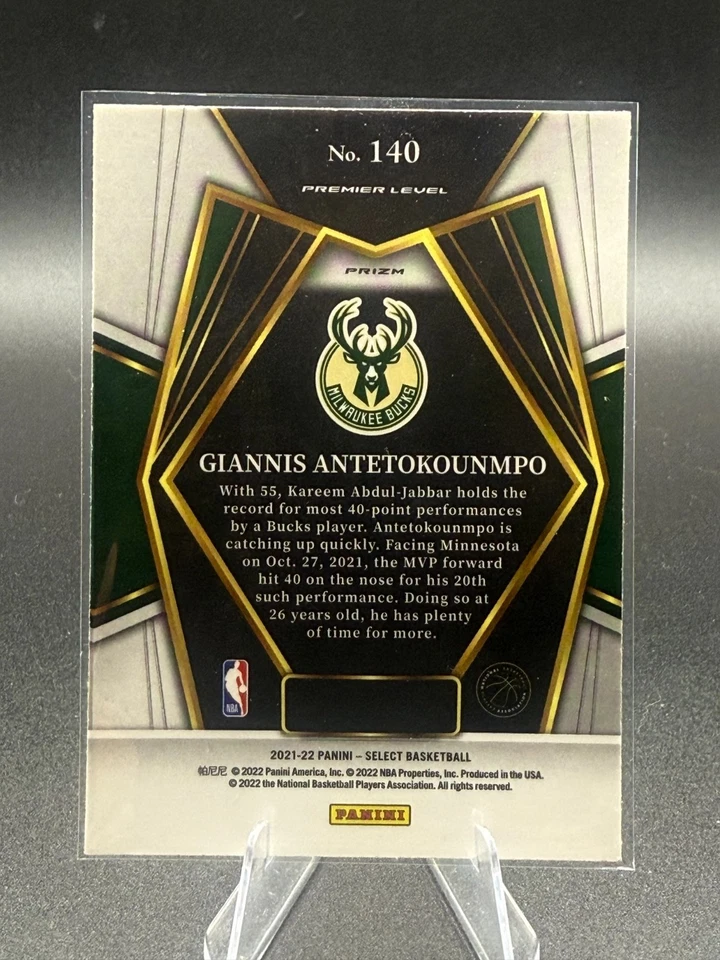 Baloncesto Panini Select 2021-22 Giannis Antetokounmpo #140 Cosmic SSP Bucks Foto 2 de 2