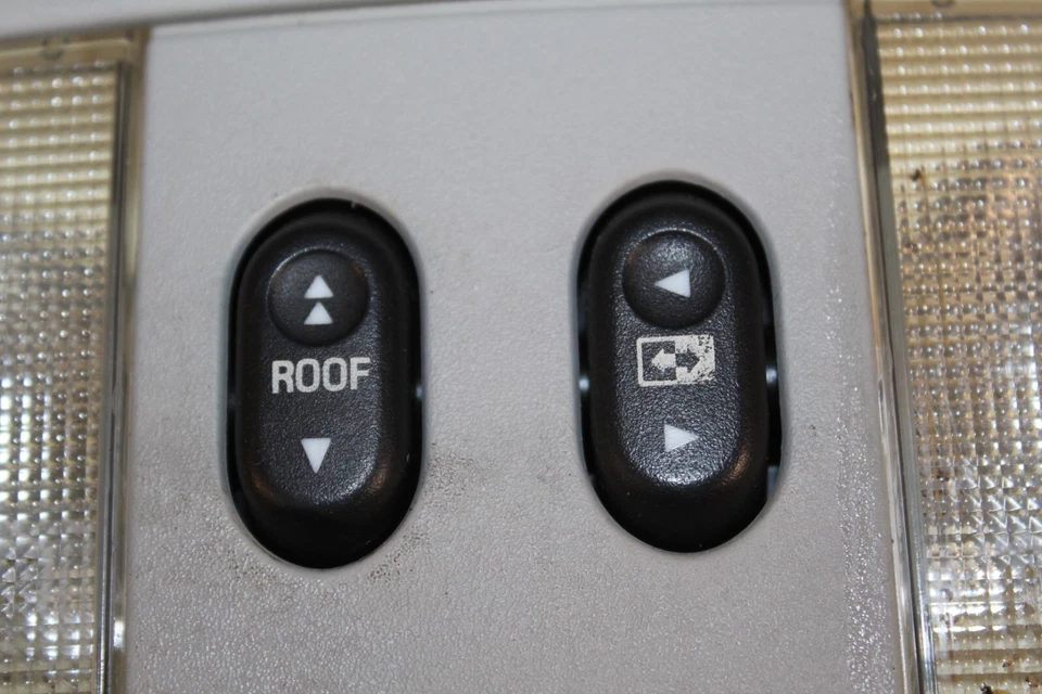 2004-2008 F150 Mark LT GRAY Dome Map Light Sunroof / Rear Sliding Window Switch - Image 2 of 4