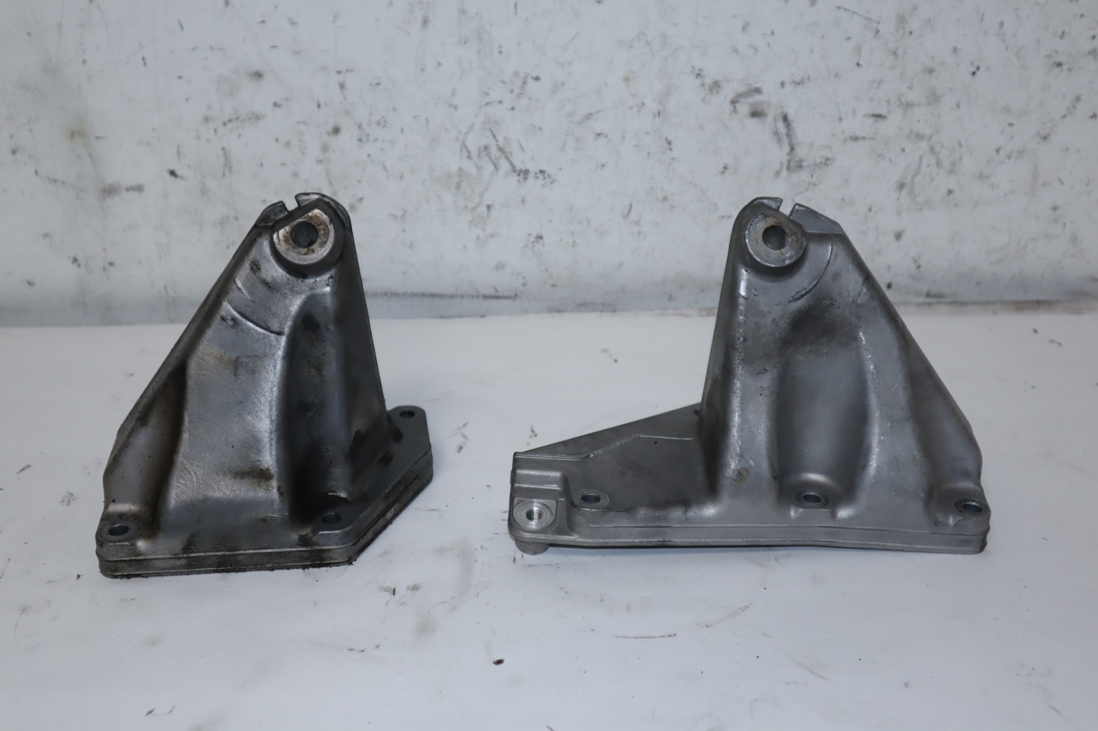 08 MERCEDES S550 W221 - MOTOR MOUNT BRACKET SET OF 2 2732230504  