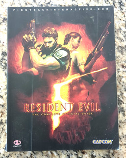 RESIDENT EVIL 5 Official Strategy Game Guide Piggyback Never Used RARE Book