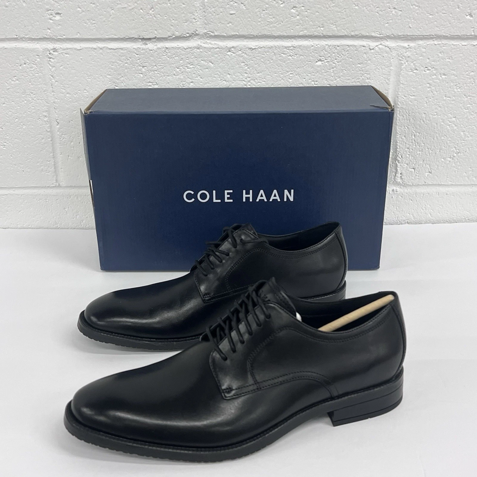 Cole Haan Modern Essentials Black Plain Toe Size 10 US Men's C38446 Leather New.
Opens in a new wind