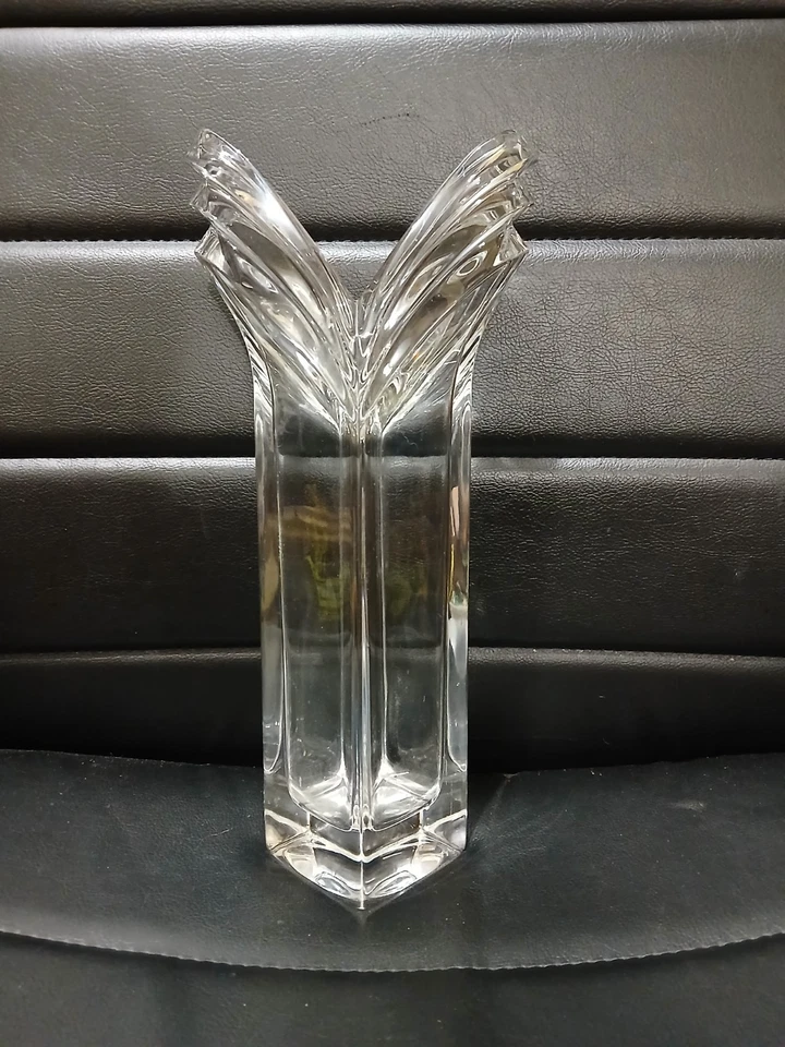 "Florero de cristal Mikasa Art Deco flauta en V de 12"" de alto" Foto 3 de 4