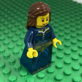 LEGO Fantasy Era Castle Minifigure - Crown Princess - 7093 cas333 *DAMAGE*