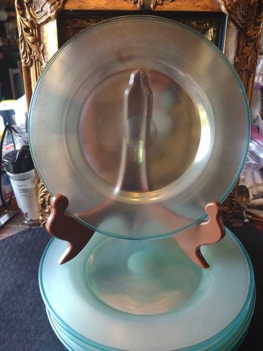 9 Stuben Art Glass Verte De  Soie 8 1/2" Inch Luncheon Plates In Great Condition