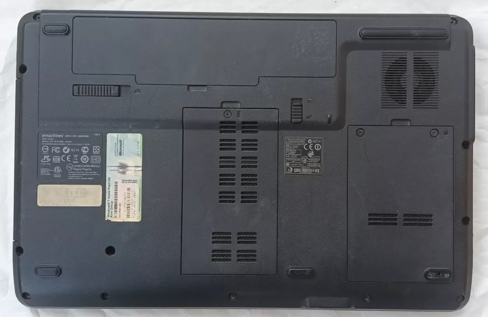 Emachines E527 PAWF5 L01 Laptop Notebook 15.6" 4GB 250GB Windows 7 Office Wi-Fi - Image 2 of 4