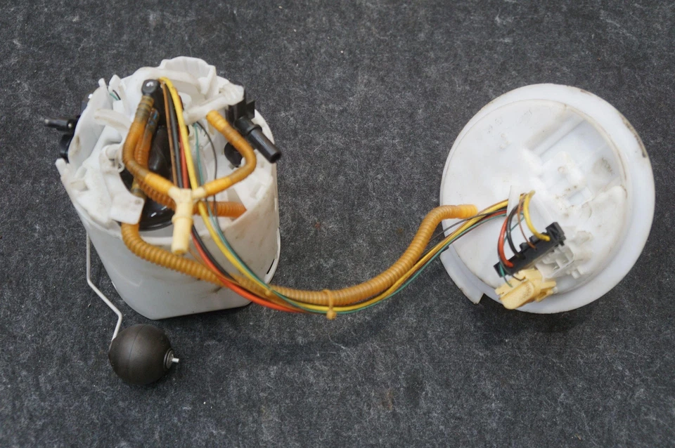 Rear Tank Mounted Fuel Pump Assembly 4.4L OEM 7934507 BMW 750i XDrive G12 2021 - Image 2 of 4