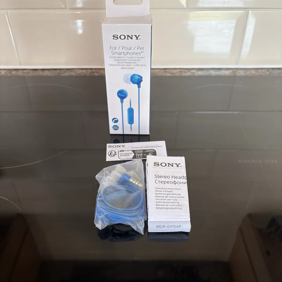 Sony MDR-EX15AP Earphones with Smartphone Mic and Control - Blue - Image 3 of 4