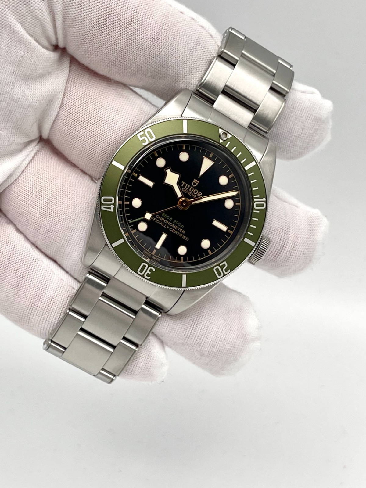 Tudor Black Bay 58 Harrods 41mm M79230G Black Dial Green Bezel  Automatic Papers image 6