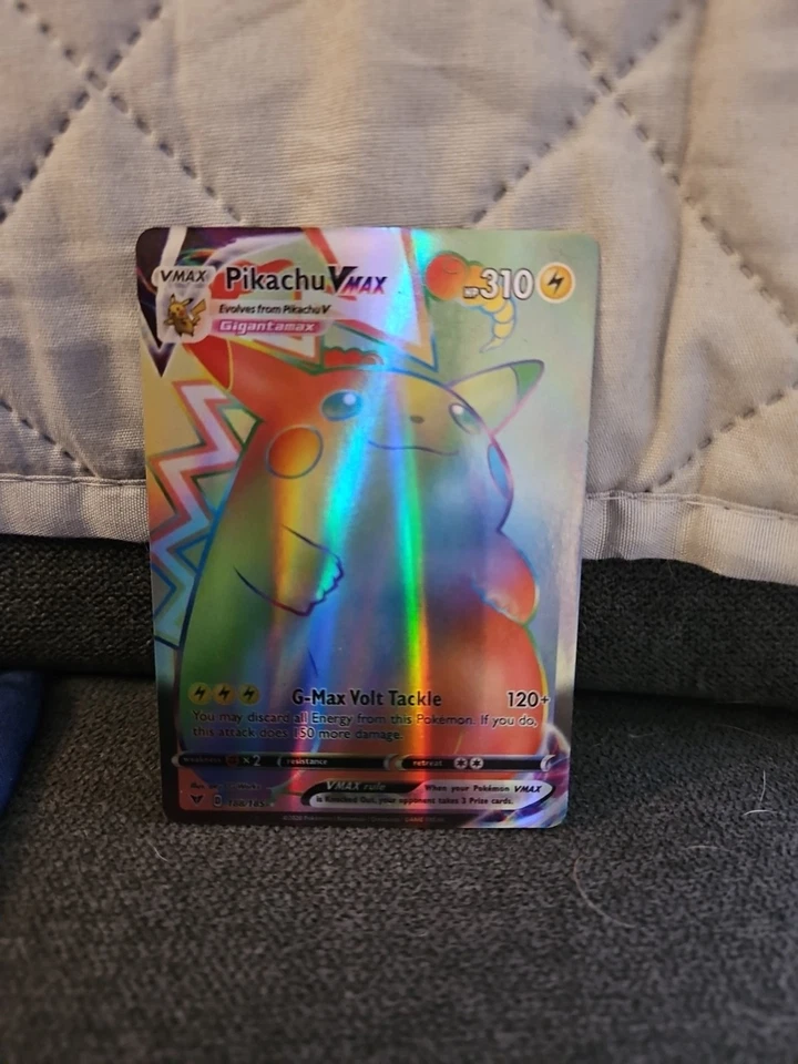 Pikachu VMAX, foto 2 di 5