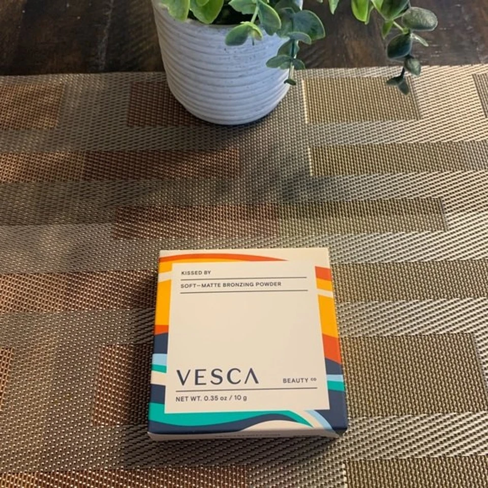 Vesca Matte Bronzing Powder Kissed by Diana - Image 2 of 4