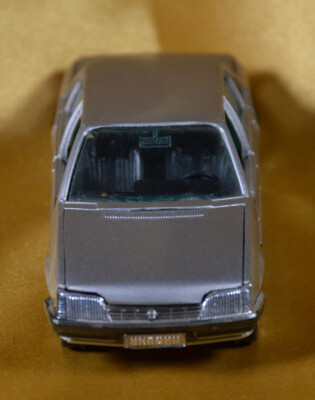Gama Opel Rekord Limousine 1982-1986 4-Türig silber metallic 1:43
