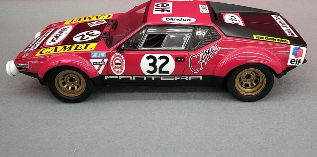 De Tomaso Pnantera L red 1/18 ミニカー