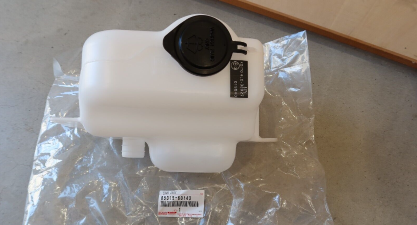 りん　カプチュール Toyota Genuine OEM Land Cruiser 80 WINDSHIELD WASHER JAR ASSY