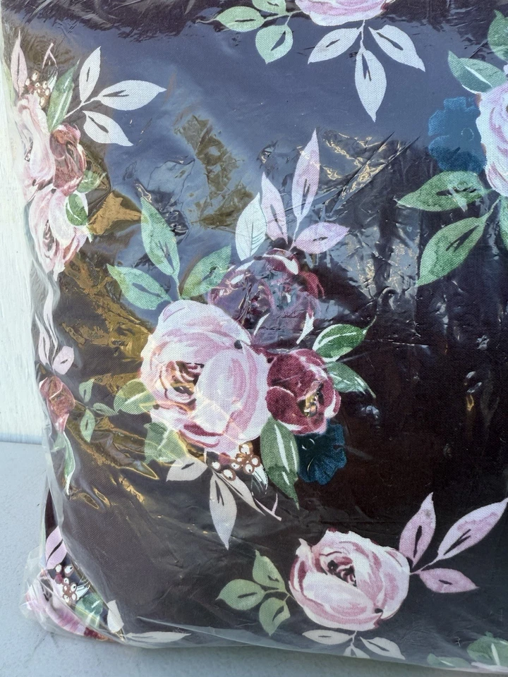 Hermosa Almohada Decorativa Pequeña para Niños y Adultos Rosas Multicolor Hecha a Mano Foto 3 de 4