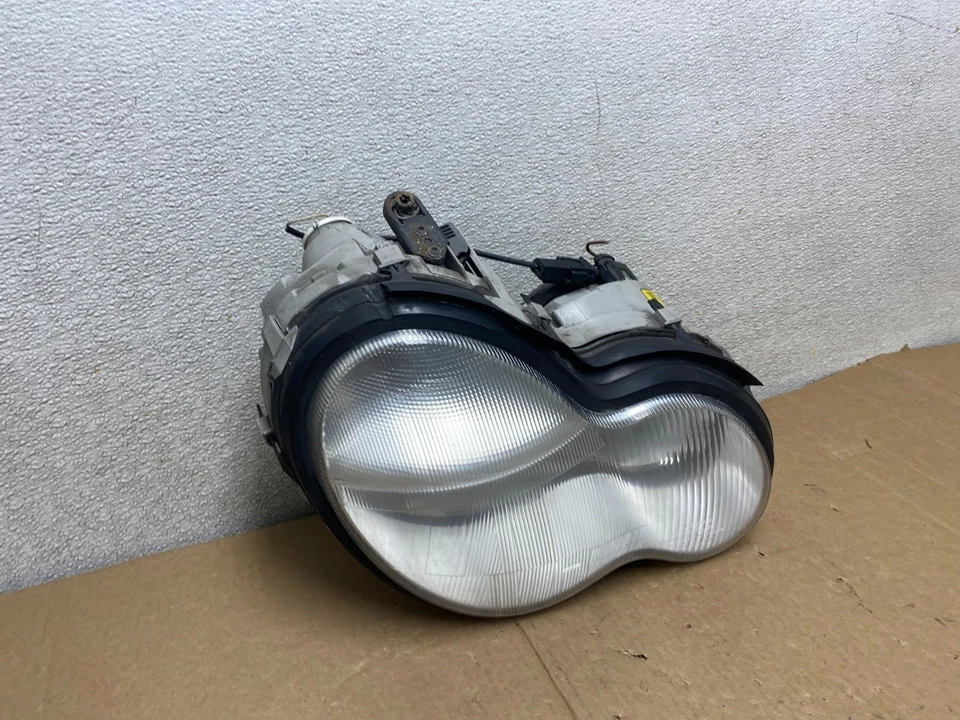 2001 - 2004 Mercedes-Benz C Class Halogen Right Passenger Headlight OEM U9791 DW - Image 3 of 4