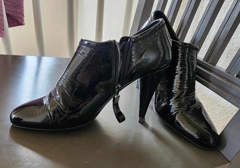 Botines Prada charol negro talla 38,5 Foto 2 de 4