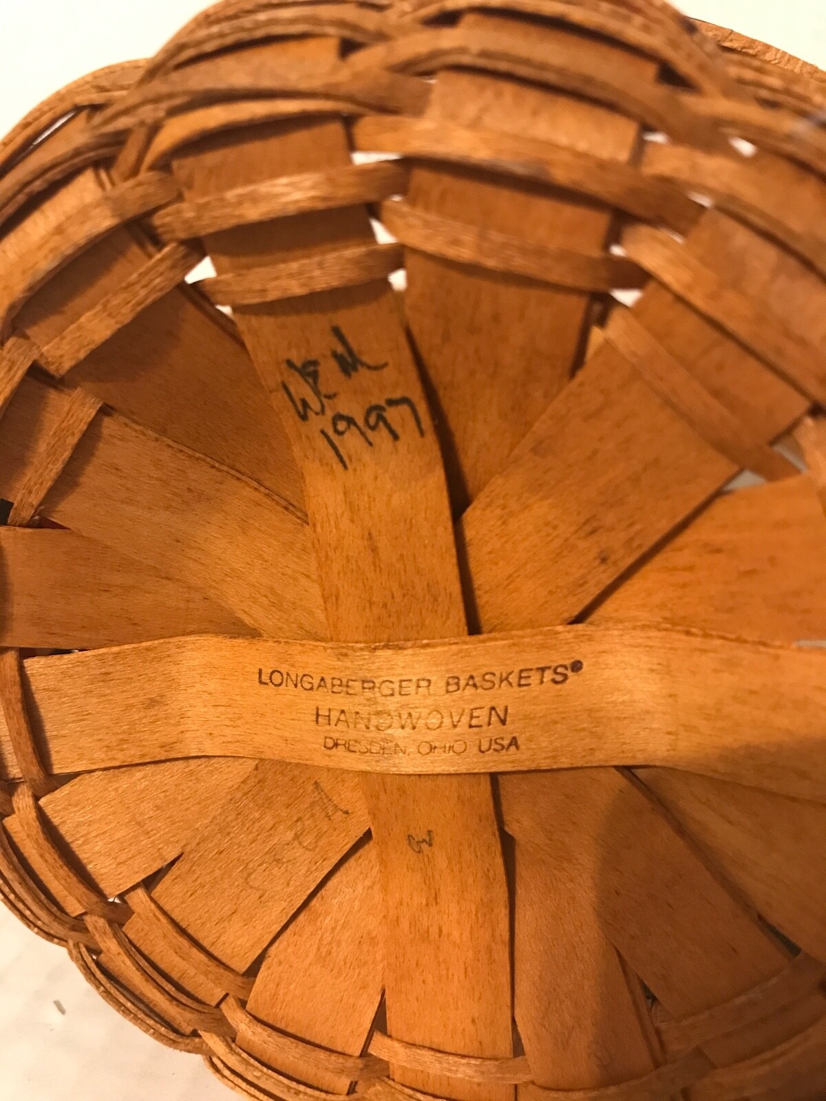 1997 LONGABERGER ROUND INAUGURAL BASKET WITH STATIONARY HANDLE 3" HIGH