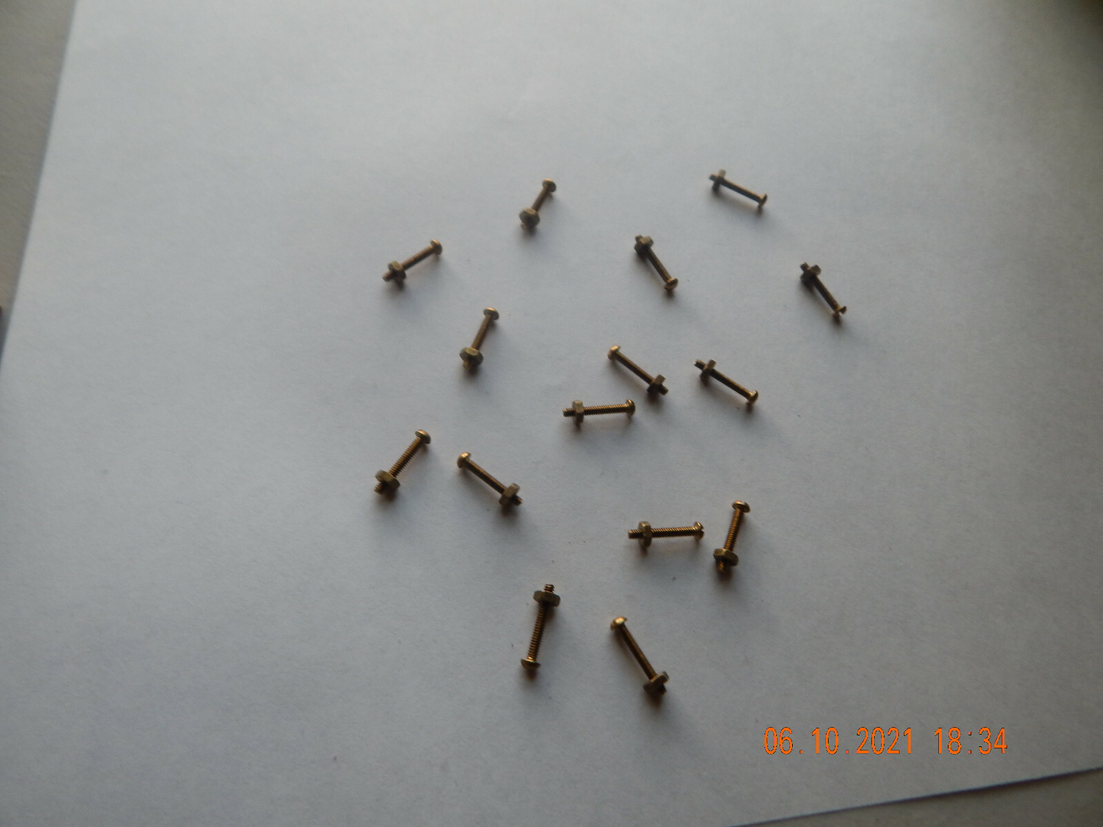 BRASS ROUND HEAD SLOTTED MACHINE SCREWS 4/40 x 3/4
