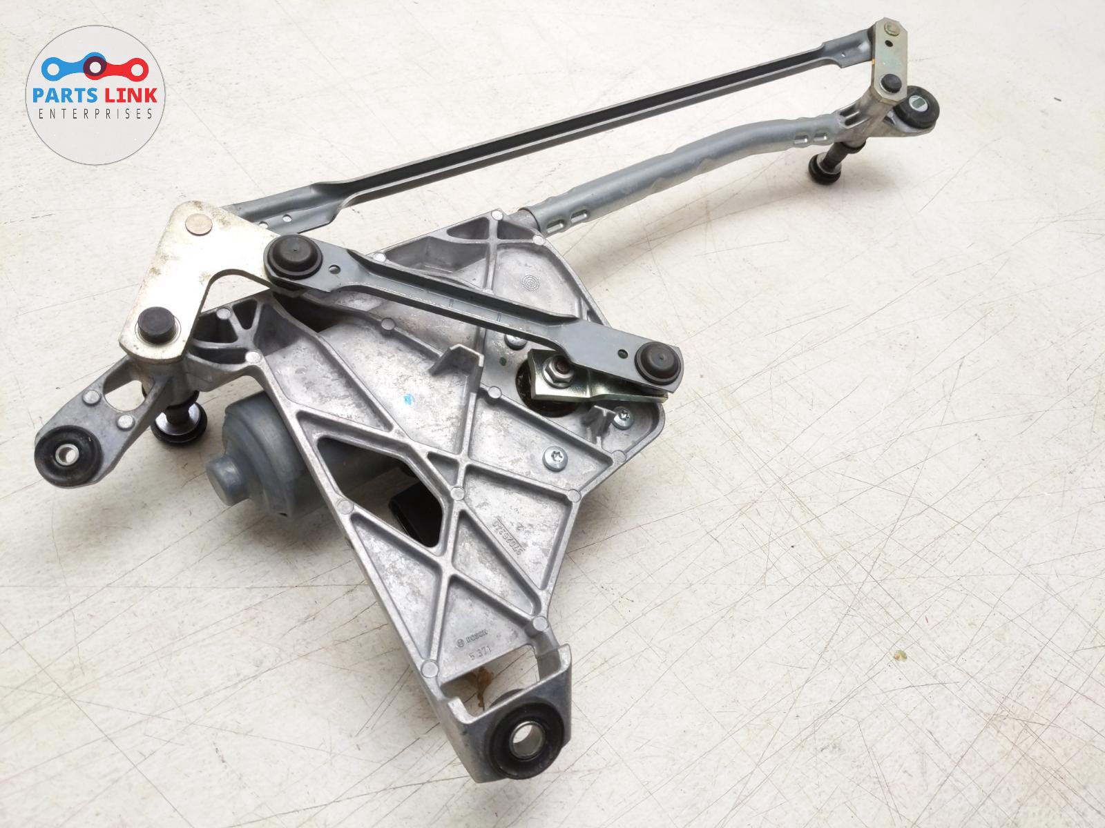 Bentley Bentayga 2016-2020 Front Left Windshield wiper assembly