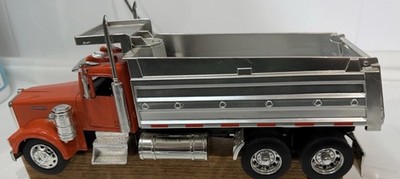 1/32 NEW RAY Kenworth W 900 DUMP TRUCK.