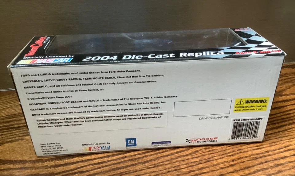 Team Caliber Pit Stop 2004 NASCAR #6 Mark Martin - Pfizer 1:24 Die-Cast Car - Image 2 of 4