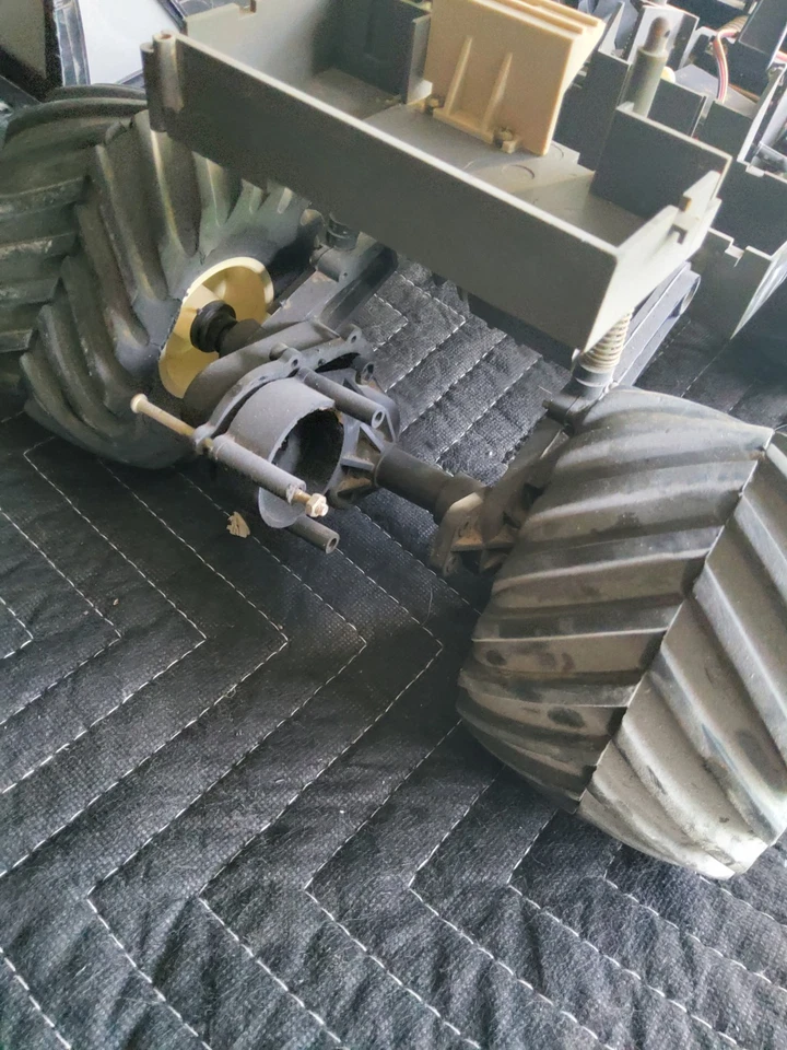 Marui big bear Datsun 2wd 1/12vintage old school rc truck 1984 - Image 4 of 4