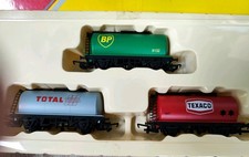 Hornby Railroad R6891 35T TTA Fuel Tank Wagon Triple Pack, Var Liveries oo Gauge