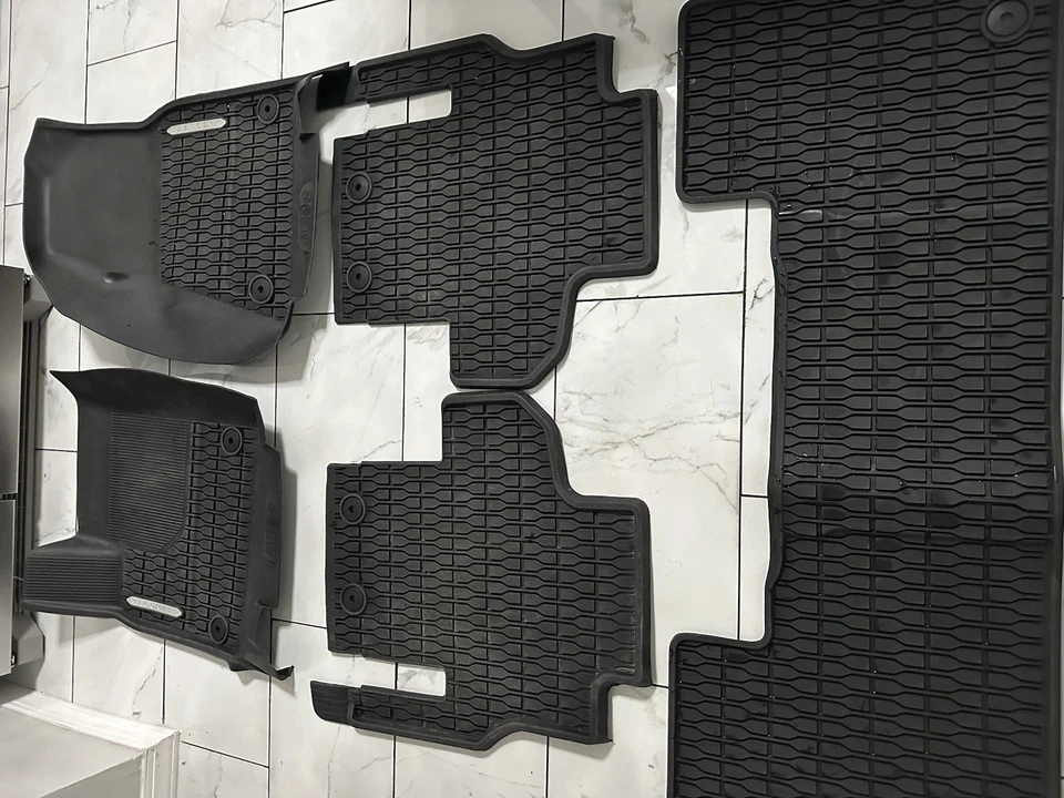 2022 24 吉普 Wagoneer Mopar 全天候脚垫和货物垫 L 件套。 82216637AA 保修 & 延长技术支持 — 第 3/4 张图片