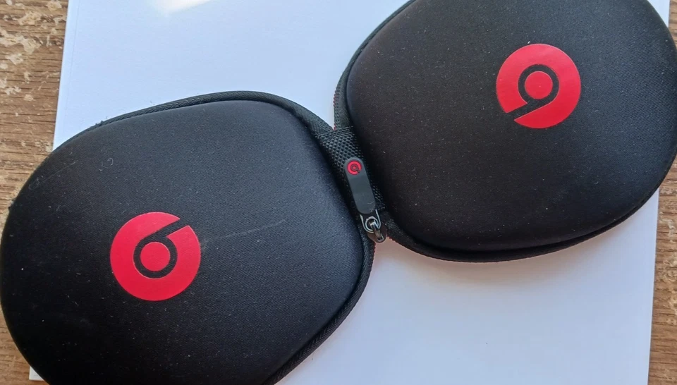 Genuine Monster Beats By Dre Case for Studio Solo Headphones Apple, Black & Red. Foto 2 de 4