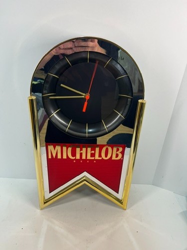 Vintage Michelob Battery Clock. Excellent Working Condition.