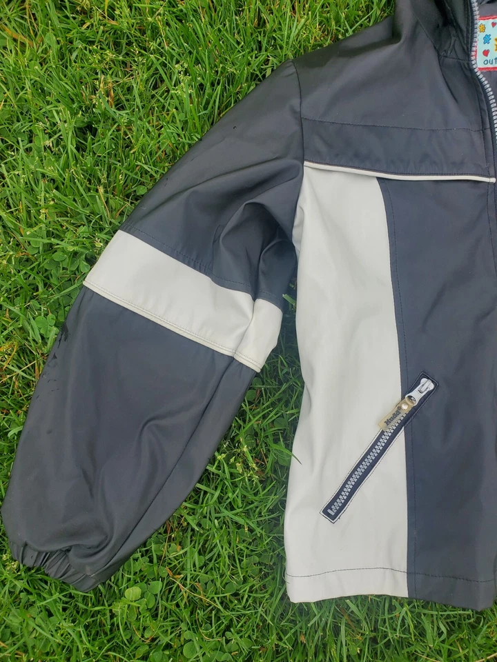 Винтажный грязи верхняя одежда девочек дождевик куртка размер 7/8 черный и серый Y2k - Изображение 2 из 4