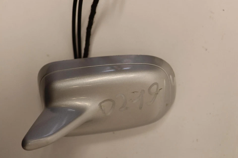 AUDI A4 2009-2012 ANTENA ALETA DE TIBURÓN MONTADA EN TECHO CON CABLE OEM Foto 3 de 4