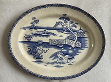 Niebiesko-biały owalny talerz do mięsa z pagodą i żurawiami wzór „Clyde” 1825