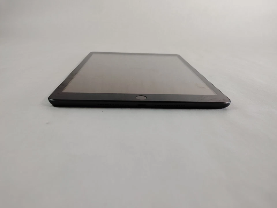 Apple iPad 9th Gen A2603 64 GB iOS 26.0 (Wi-Fi + 4G) Unlocked - Image 3 of 4