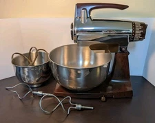 Vtg. Sunbeam Mixmaster Stand Mixer. 12 Speed, 2 Bowls, 2 Beaters, GC, Runs 