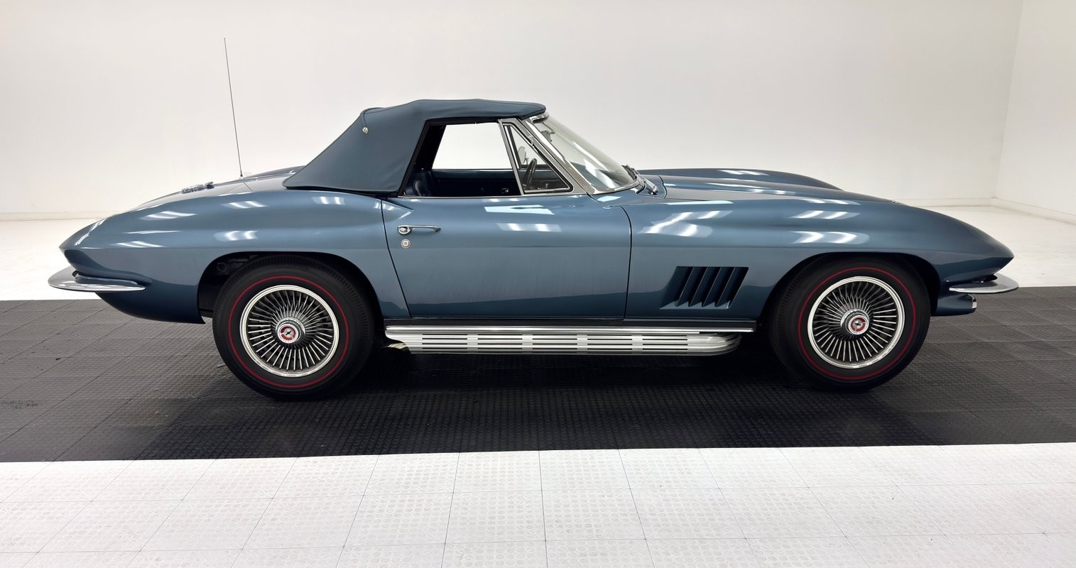 1967 Lynndale Blue Metallic Chevrolet Corvette   | C2 Corvette Photo 9